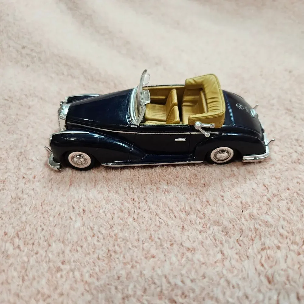 NewRay 1955 Mercedes-Benz 300 S 1:43 Scale Diecast Convertible Model Car